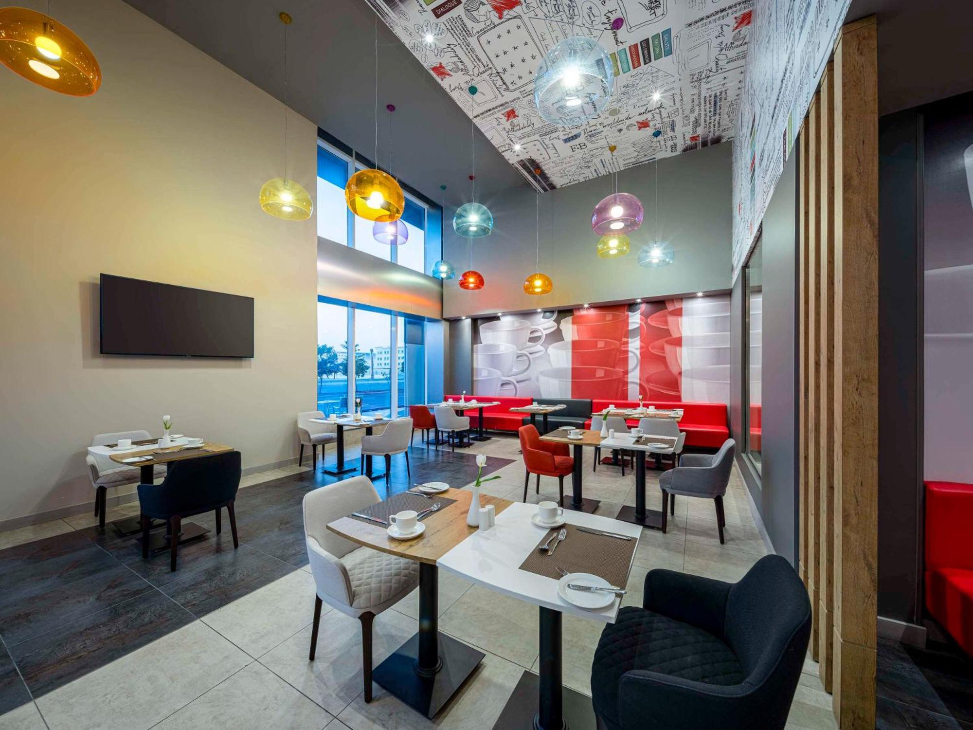 Ibis Jeddah Malik Road Hotel Bagian luar foto
