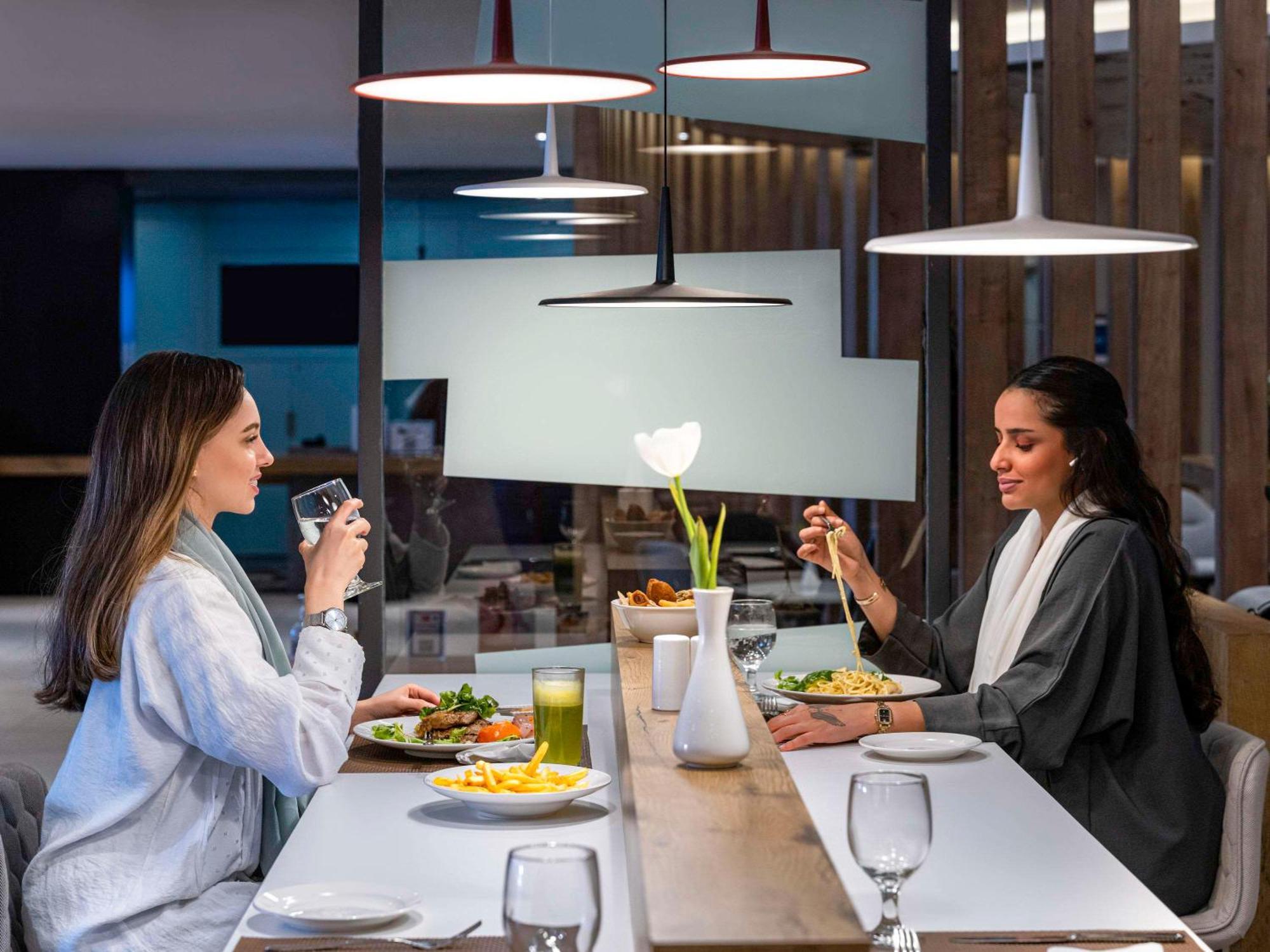 Ibis Jeddah Malik Road Hotel Bagian luar foto